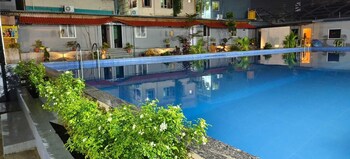 himalaya pool and resort