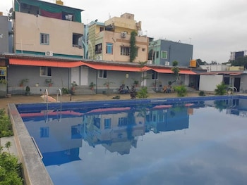 himalaya pool and resort