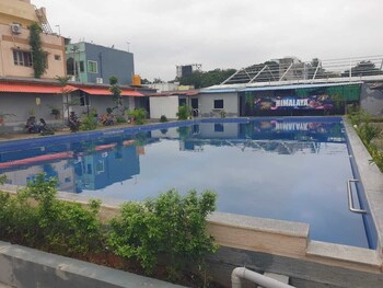 himalaya pool and resort