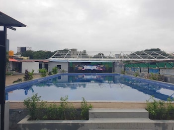 himalaya pool and resort