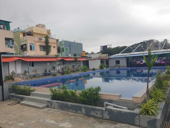 himalaya pool and resort