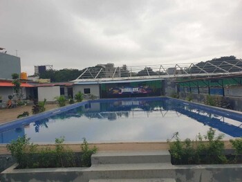himalaya pool and resort