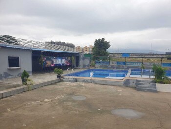 himalaya pool and resort
