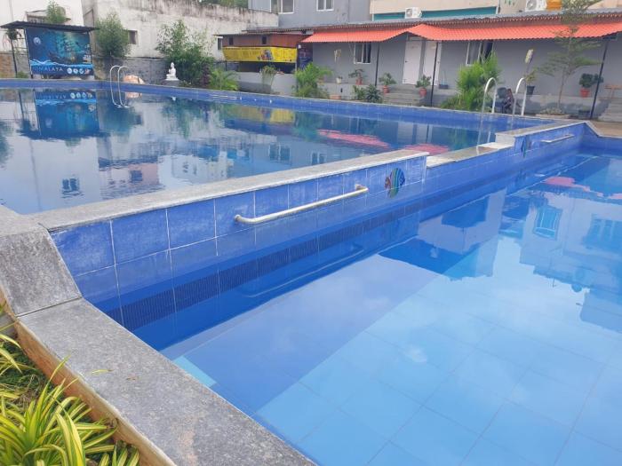 himalaya pool and resort