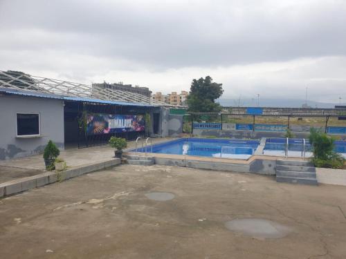 himalaya pool and resort