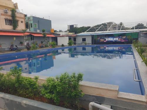 himalaya pool and resort
