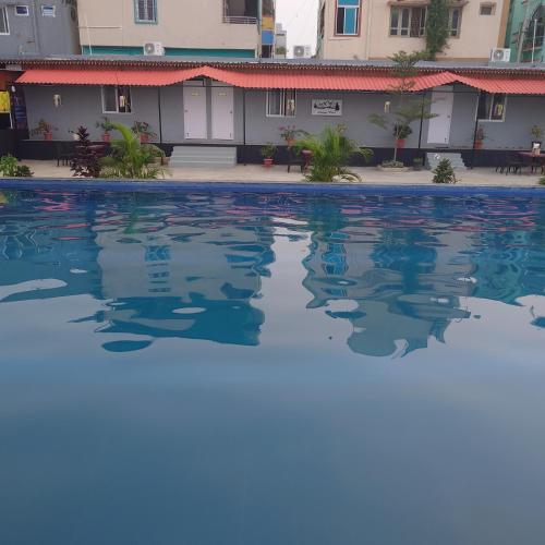 himalaya pool and resort