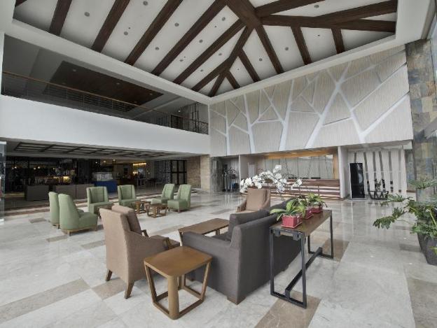newtown plaza hotel
