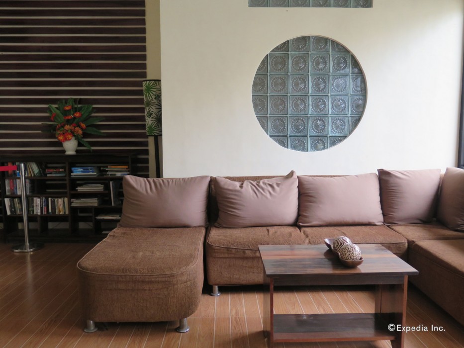 rovics tourist hotel