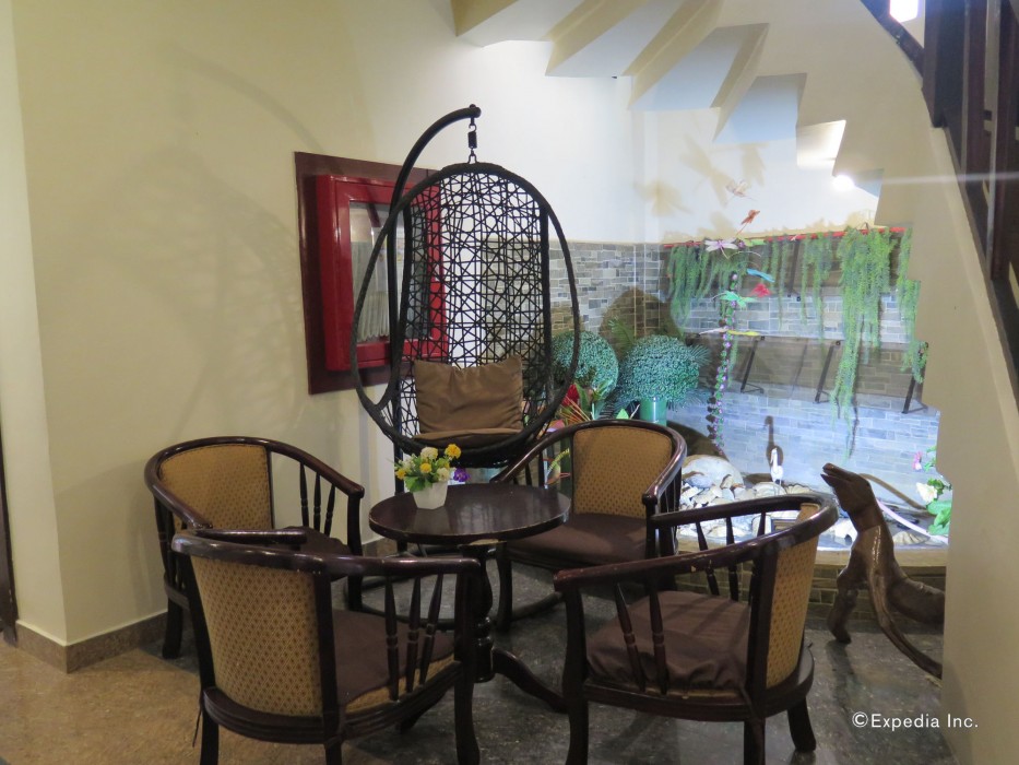 rovics tourist hotel