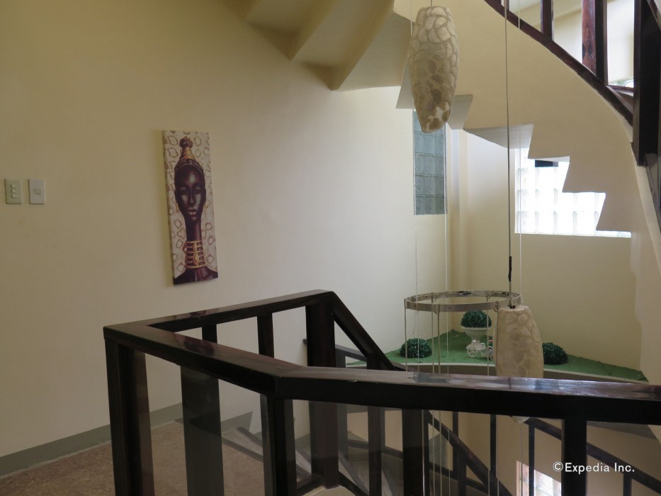 rovics tourist hotel