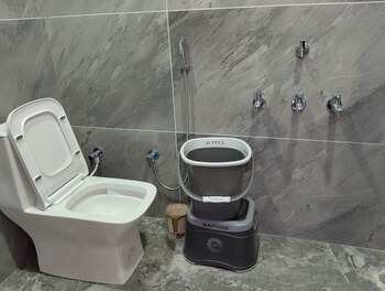 Hotel 7R Residency,,3 star