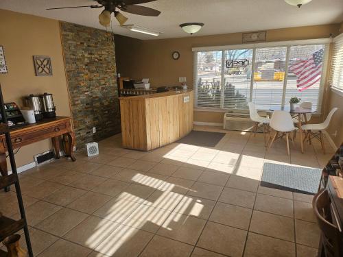 home away inn laramie