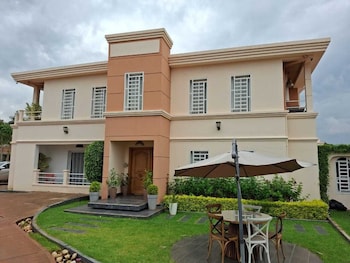 Tia Vahine - Boutique Hotel Ivato,,4 star