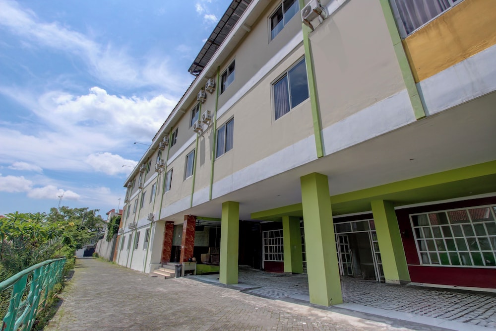 collection o near stadion manahan