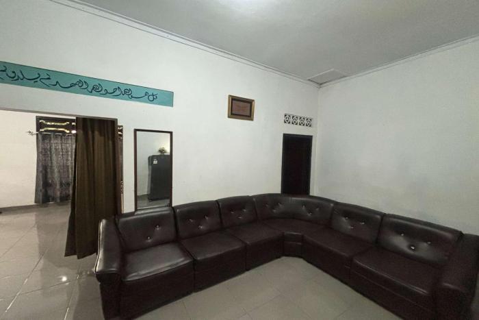 oyo 95050 penginapan sekarsari syariah