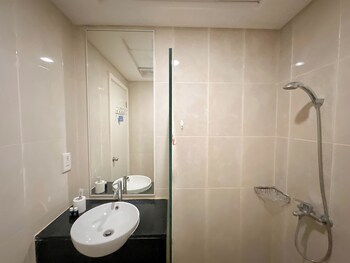 restful and good location 1br apartment at trillium residence