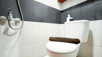 Good Living Studio At Cinere Bellevue Suites Apartment,,2 star