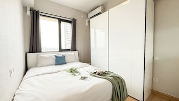 spacious and homey 2br at apartment sky house alam sutera