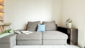 spacious and homey 2br at apartment sky house alam sutera