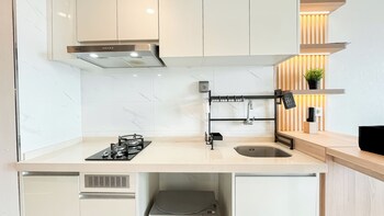 spacious and homey 2br at apartment sky house alam sutera