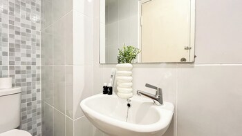 Comfortable Studio At Apartment Tokyo Riverside Pik 2,,2 star