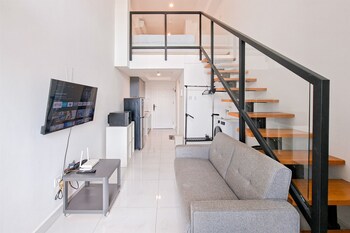 homey studio loft kingland avenue apartment