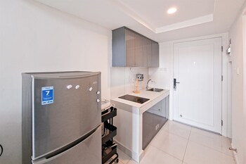 homey studio loft kingland avenue apartment