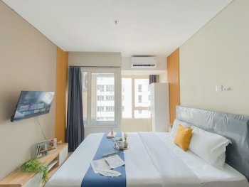 Comfy Studio At Nifarro Park Apartment,,2 star