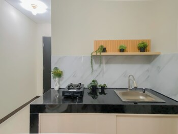 Comfy Studio At Nifarro Park Apartment,,2 star