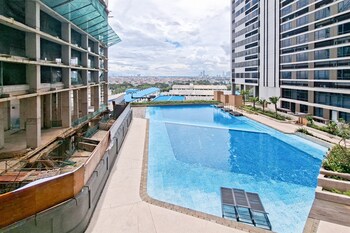 strategic studio at apartment collins boulevard