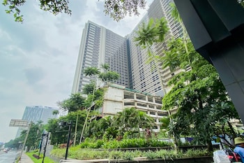 strategic studio at apartment collins boulevard
