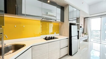Brown Accent 2Br At Apartment Casa De Parco,,2 star