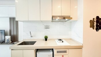 Comfortable Studio At Apartment Sky House Bsd,,2 star