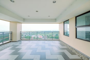 sophisticated 2br apartment at transpark cibubur