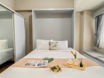 Neat And Cozy Studio Unit At Lrt City Sentul - Royal Sentul Park,,2 star