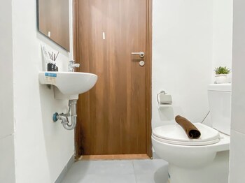 Neat And Cozy Studio Unit At Lrt City Sentul - Royal Sentul Park,,2 star