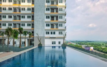 Neat And Cozy Studio Unit At Lrt City Sentul - Royal Sentul Park,,2 star