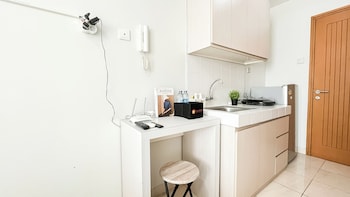 Chic And Sleek Studio At Apartment Cinere Bellevue,Tower A, Fl 21#10, Jl. Telaga Warna,2 star
