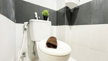 Chic And Sleek Studio At Apartment Cinere Bellevue,Tower A, Fl 21#10, Jl. Telaga Warna,2 star
