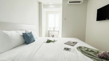 Chic And Sleek Studio At Apartment Cinere Bellevue,Tower A, Fl 21#10, Jl. Telaga Warna,2 star