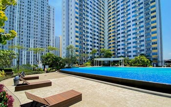 cozy stay studio at apartment springlake summarecon bekasi
