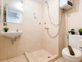 cozy stay studio at apartment springlake summarecon bekasi