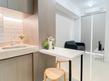 comfy and neat 1br at vasanta innopark apartment