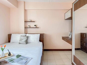 Comfy And Homey 2Br At Green Pramuka City Apartment,,2 star