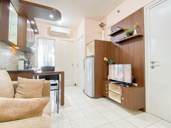 Comfy And Homey 2Br At Green Pramuka City Apartment,,2 star