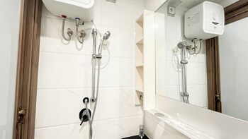 Warm Tone Studio At Sky House Bsd Apartment,,2 star