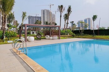 Warm Tone Studio At Sky House Bsd Apartment,,2 star