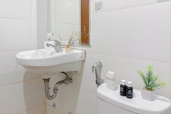 Pristine And Homelike 2Br Apartment At Vittoria Residence,,2 star