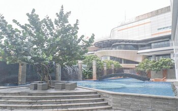 comfy and spacious 2br at grand sungkono lagoon apartment